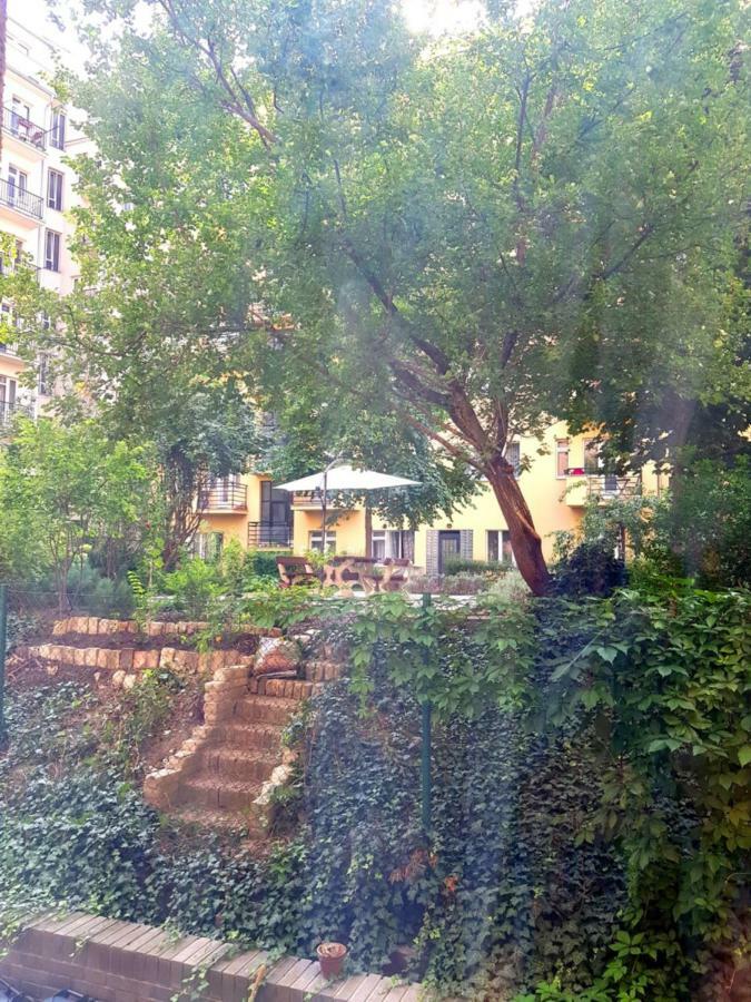 Stylish Apartment A Few Steps From Metro Praag Buitenkant foto