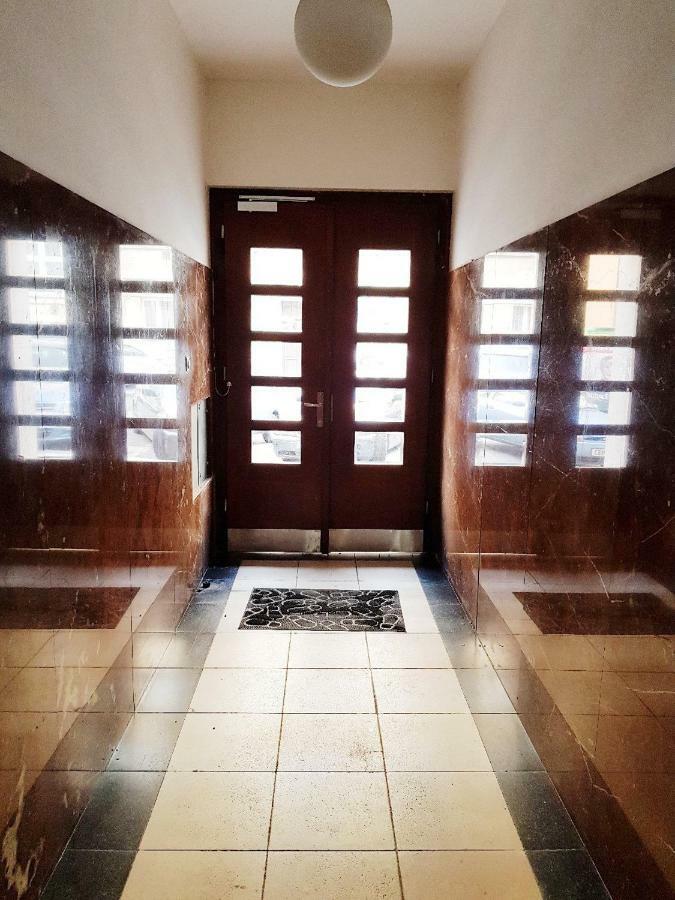 Stylish Apartment A Few Steps From Metro Praag Buitenkant foto