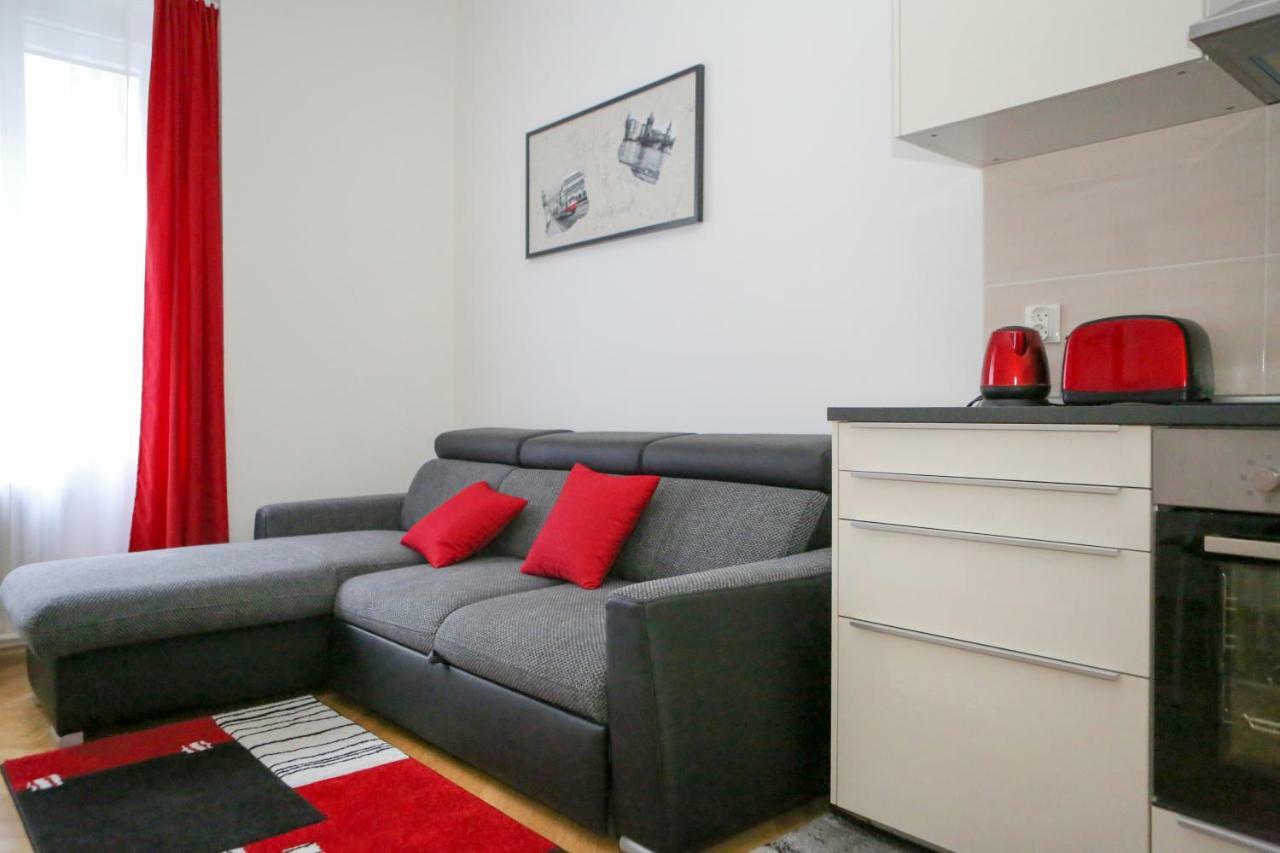 Stylish Apartment A Few Steps From Metro Praag Buitenkant foto