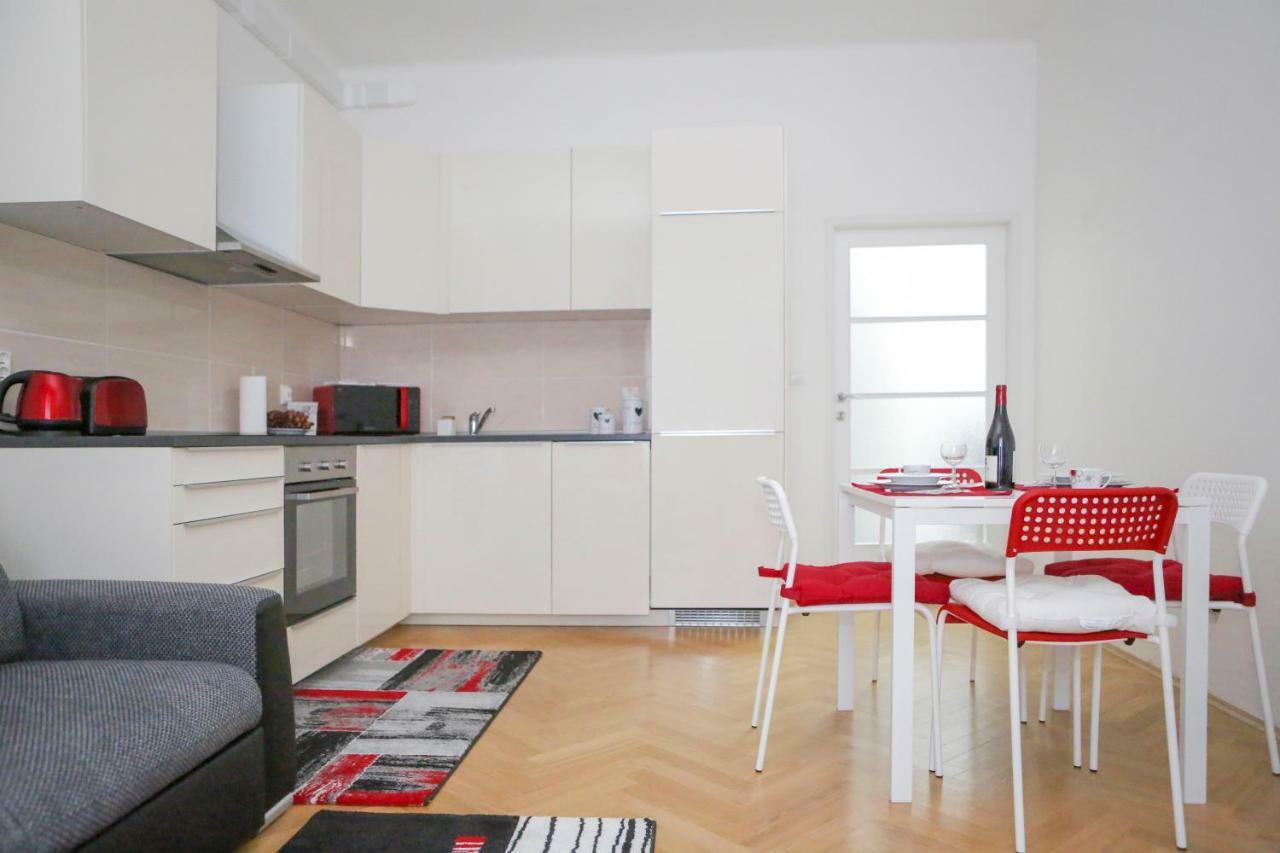 Stylish Apartment A Few Steps From Metro Praag Buitenkant foto
