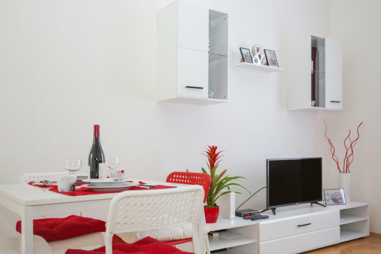 Stylish Apartment A Few Steps From Metro Praag Buitenkant foto