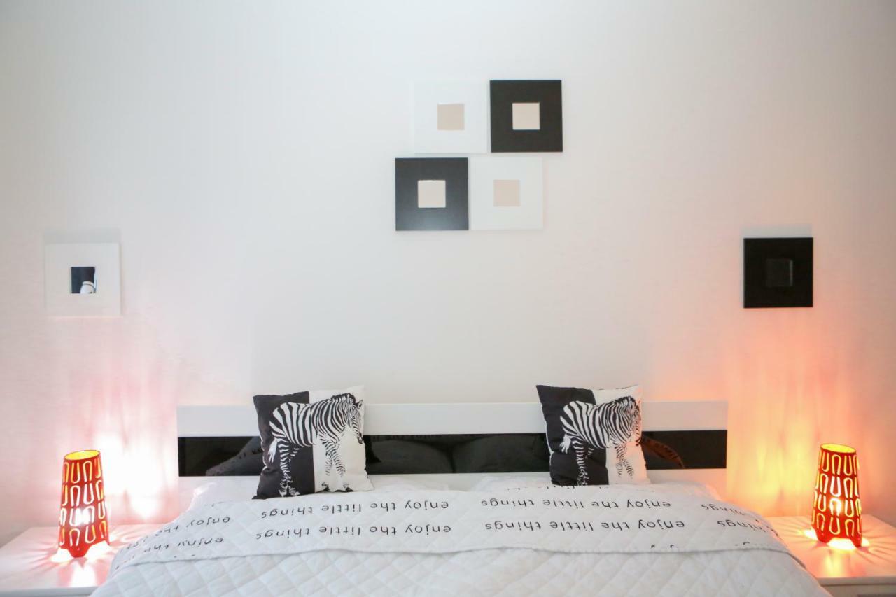 Stylish Apartment A Few Steps From Metro Praag Buitenkant foto