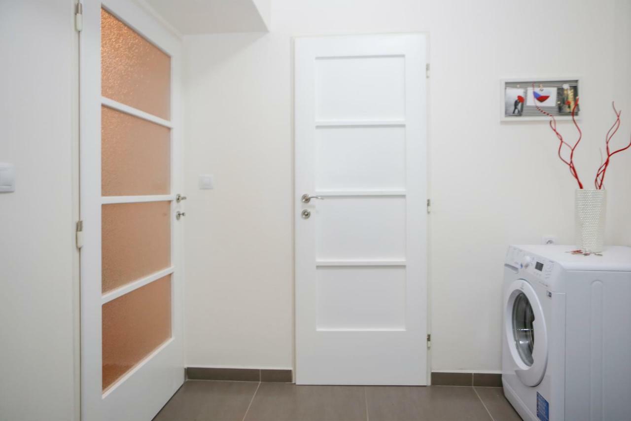 Stylish Apartment A Few Steps From Metro Praag Buitenkant foto