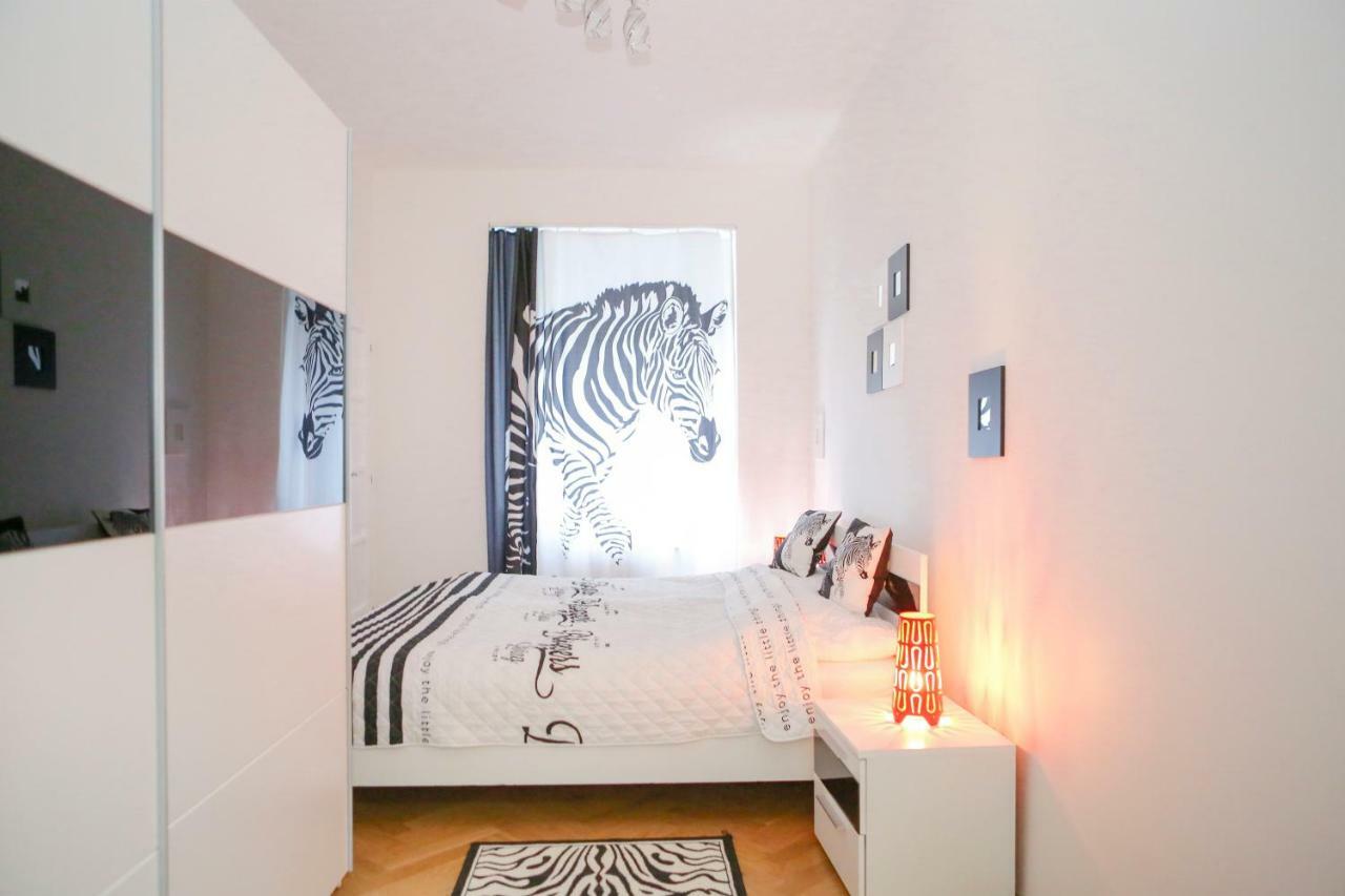 Stylish Apartment A Few Steps From Metro Praag Buitenkant foto