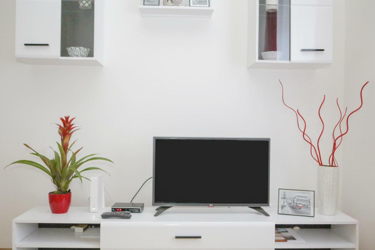 Stylish Apartment A Few Steps From Metro Praag Buitenkant foto